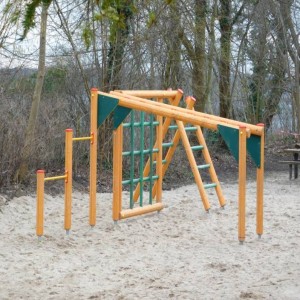 Ein neues Klettergerüst für die Grundschule Breitenaustraße in Plön. 